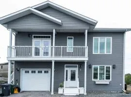 Northern Solace, 2 beds, 2 baths, 5 min to airport