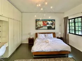 Cozy Super King Bed with Balcony SharedBungalow PJ