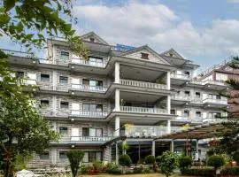 Hotel Crown Himalayas