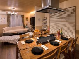 Somnus豊田 ペットOK 最大宿泊人数12名!1棟貸切の宿, k&aelig;ledyrsvenligt hotel i Toyota