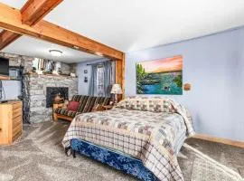 The Inn On Gitche Gumee - The Loons Nest Room