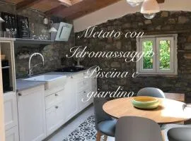 Metato con piscina e giardino