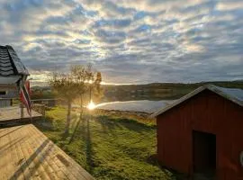Sjøbod Med Havutsikt, Nordlys Og Midnattssol