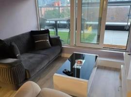 Downtown Luxury Condo Gym & Parking, hótel í Toronto