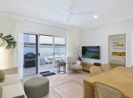 B's Beach House - Beachfront