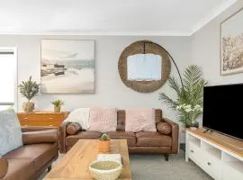 KozyGuru | Marsden Park | Charming 5Bed + Backyard