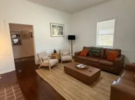 Charming 2-Bedroom 1 Bath Near Everything