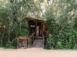 Cabañas en el Bosque a 5 minutos del mar - Estancia CH, lodge in Punta del Este