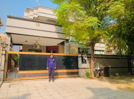 Hazelton, cabin in Islamabad