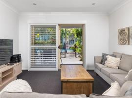 Oaks Pacific Blue Pool spa more in complex, hotel in Salamander Bay