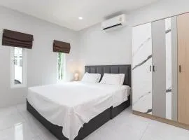 GA-GA-GA A cozy house in a quiet location on Bang Tao Beach