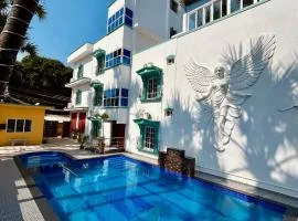 LUXUS Resort & Swimming Pool