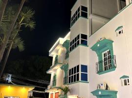 LUXUS Resort - Swimming Pool, готель з парковкою у місті Пудучеррі