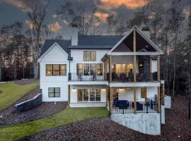 Lakeside Haven with Gourmet Kitchen