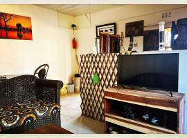 Kalibu Cottage offers you a cozy & private home for your holidays，位于利文斯顿的乡村别墅