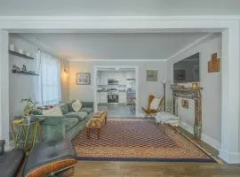 Eclectic Inn Downtown - 2 miles to Sanford Stadium