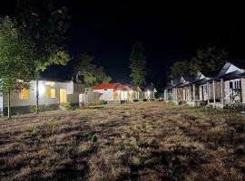 Jungle View Eco Village, hotel with parking in Jyoti Gaon