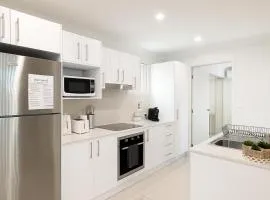 Smart Suites Self Check-in Apartments - S Freney