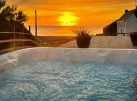 Swn Y Don - Modern Luxury Steps from Newgale Beach Bliss for up to 10 People