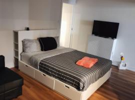 Viesnīca Sweet Home in Bloor Downtown-CENTRAL STAY Toronto