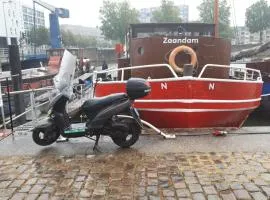 Boat Hotel SIX Rotterdam