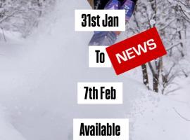 A short walk to Akakura Onsen Ski Lift and Town by Japow House, hotel in Myoko