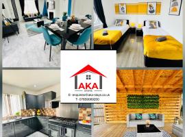 3 bedroom house sleeps 5 free parking long stay discounts, hotel a Birstall