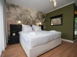 Private garden room by MANAGR