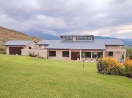 Dierama Dream, Cathkin Estates - 4 adults and 2 children, 12 years or younger