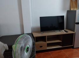 House in the heart of Kamala, hotel in Kamala Beach