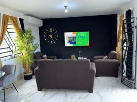 The Residence at Seville Gated FullyAC Washer Dryer, ξενοδοχείο σε Spanish Town