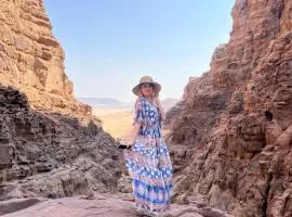 Madonna Rum camp bubbles & Jeep tours