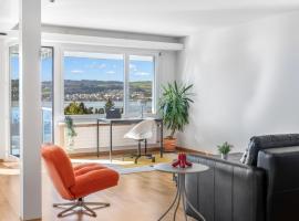 EXQUIS Design 3-Room Apartment KNOLL I Zurich Lake View I Balcony I Family-Friendly, hotel in Männedorf