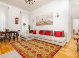 Central Budapest Apartment in Historical Building With Free Private Parking