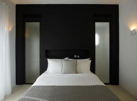 Hotiday Mykonos Agios Stefanos، فندق في آغيوس ستيفانوس