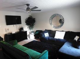 Peaceful Oasis In Stonecrest, Hotel in Fairington