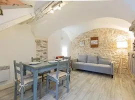 Authentic Townhouse Steps from the Beach & Market