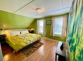 Mattawamkeag River Cottage, hotel a Island Falls