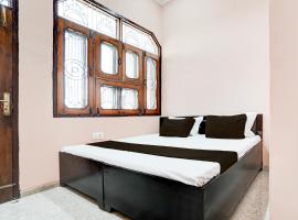 SPOT ON guest house, hotel in Bulandshahr