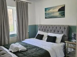Stylish 5-Bed Solihull Stay Near NEC & Airport
