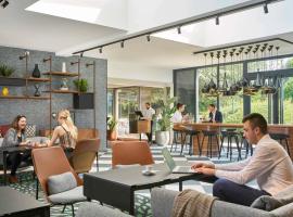 Novotel Massy Palaiseau, hotel with pools in Palaiseau