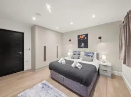 Modern 4 Bed 4 Bath Home in Reading Perfect for Business and Contractors with Free Parking!