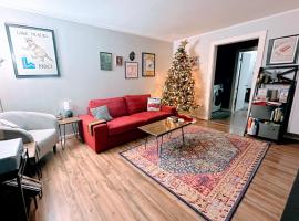 Yinzer House - Whiteface Lake Placid Arcade Fun, hotel v destinaci Jay