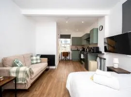 Pass the Keys The Retreat - Stylish Croydon Studio Apartment
