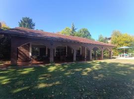 Casa Quinta con Piscina Barrio Cerrado Ezeiza، فندق في Máximo Paz
