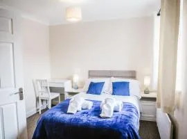 3-Bed House with 2 Free Parking Spaces Near City Centre & Waterfront