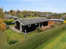 Lovely Bright Cottage Near Karrebæksminde