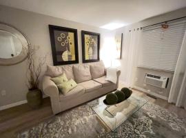 Chic 1br Retreat Prime Location & Mod, ξενοδοχείο σε Beavercreek