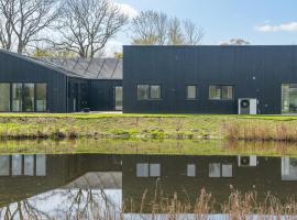 5 Bedroom Gorgeous Home In Karrebæksminde, hôtel de luxe à Enø By