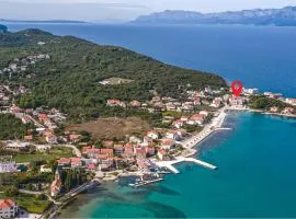 Gorgeous Apartment In Sreser With House Sea View